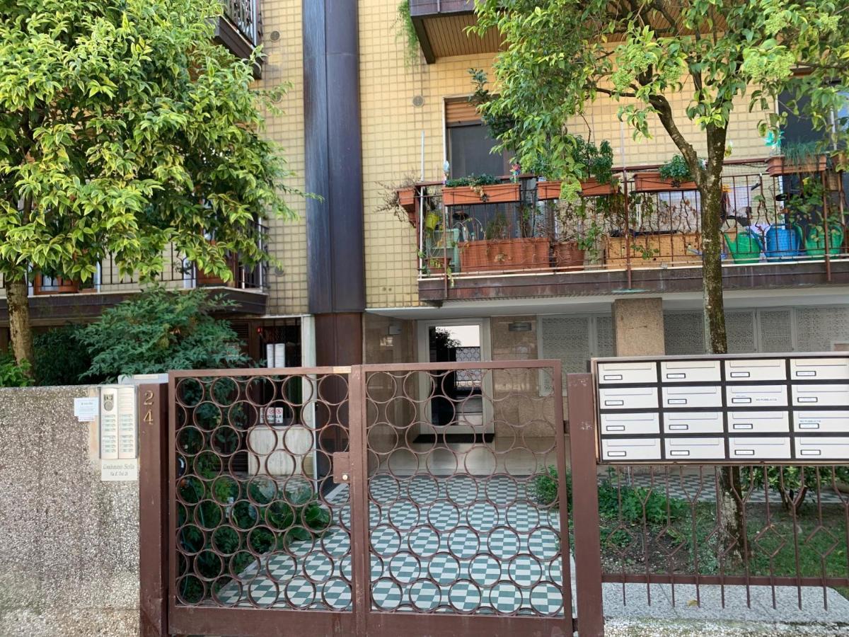 Holidays Apartment Toti To Fulfill Your Wishes Местре Экстерьер фото
